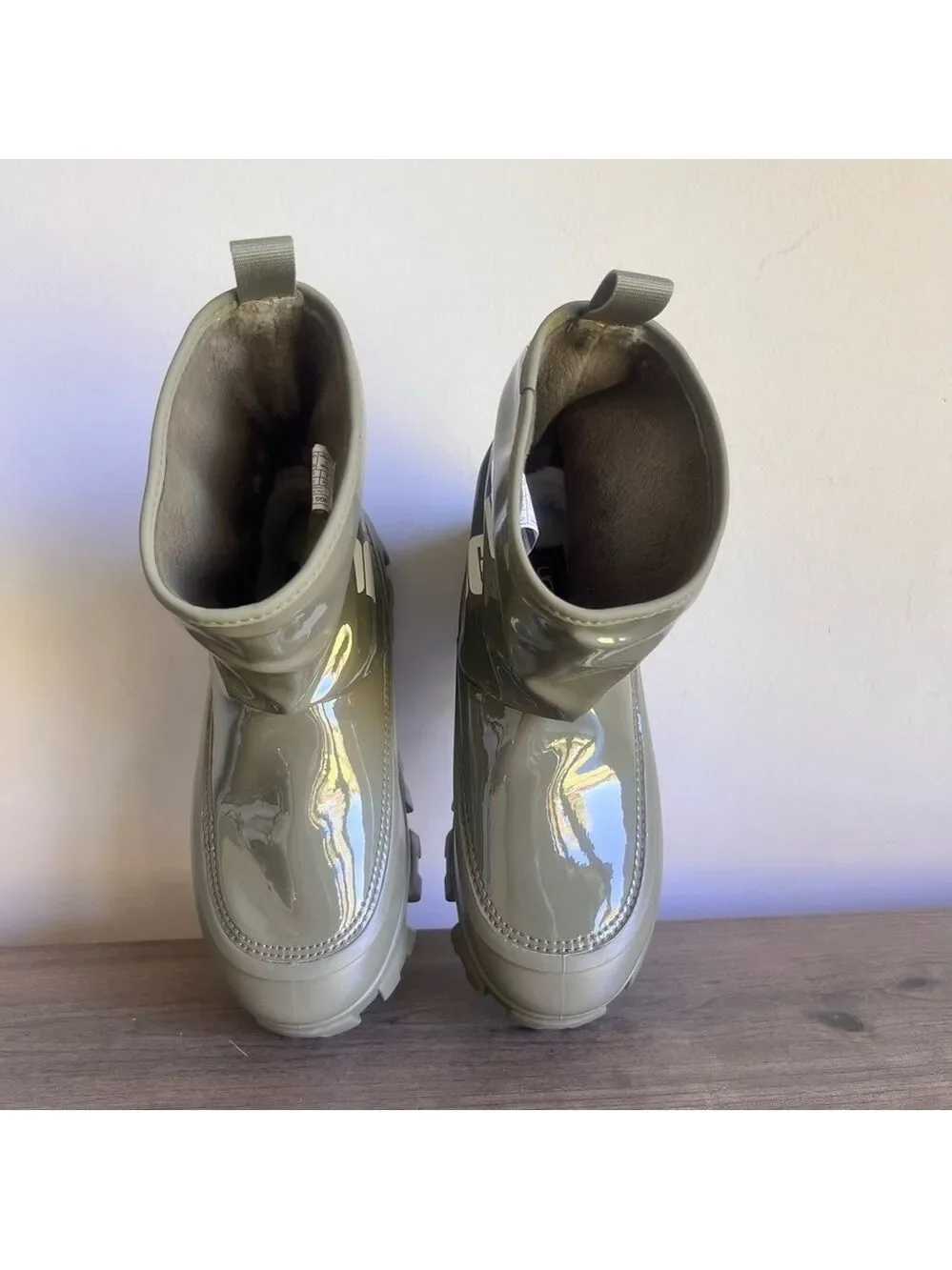 Ugg NEW Women's Classic Brella Mini Water Repellant Boot Size 8 #459
